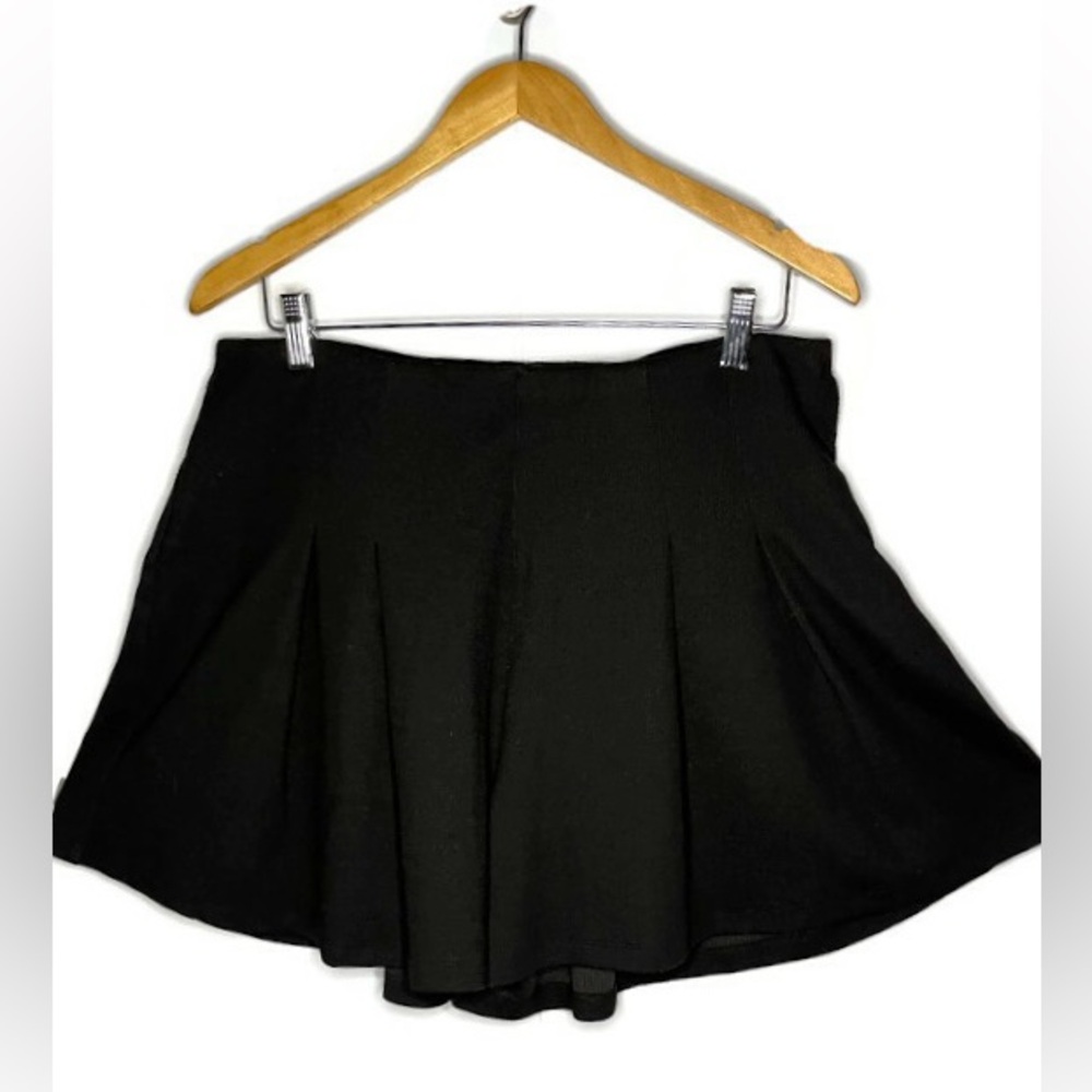 Arula Black Flowy Oversized Shorts | Size A 14-16 - Picture 2 of 5